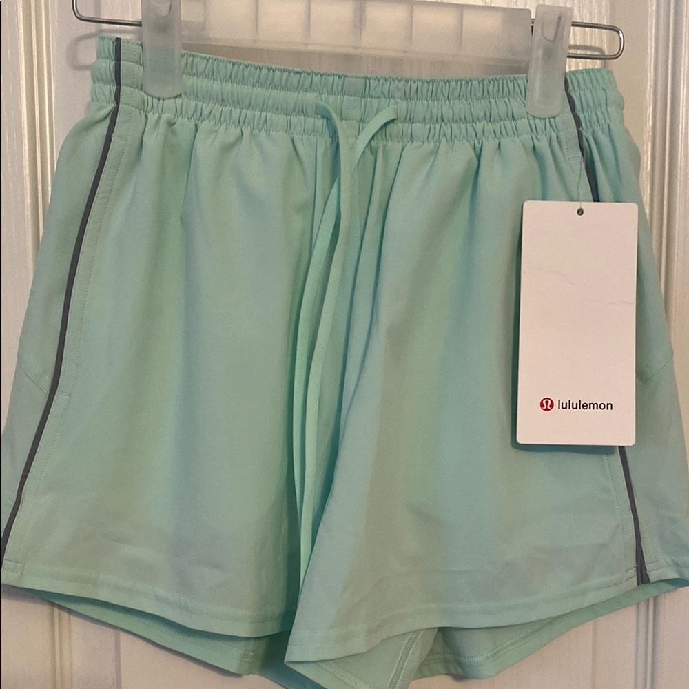 Lululemon Women’s Court Rival High-Rise Short 3" in color Sea Mist Size 2 NWT - Picture 4 of 7